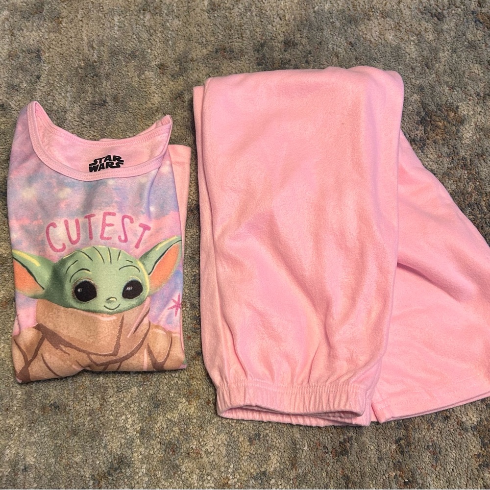 Star Wars -Girl’s  Fleece Pajama Set in Pink with Baby Yoda Design. Size 7/8